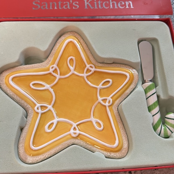 Fitz and Floyd Santa’s helper plate and knife set - Picture 2 of 5